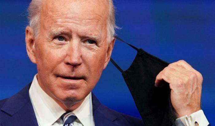 Il mondo vada a lezione dal "dottor" Biden. Presidente Draghi, cosa aspetta per battersi contro le Big Pharma?