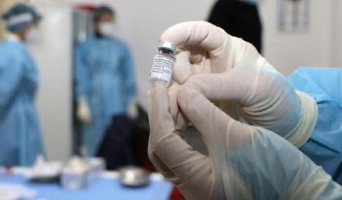Arriva (finalmente) l'obbligo a vaccinarsi per il personale sanitario