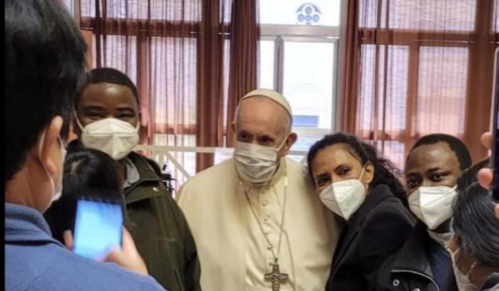 Papa Francesco con i clochard