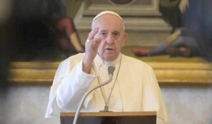 Papa Francesco durante il Regina Caeli