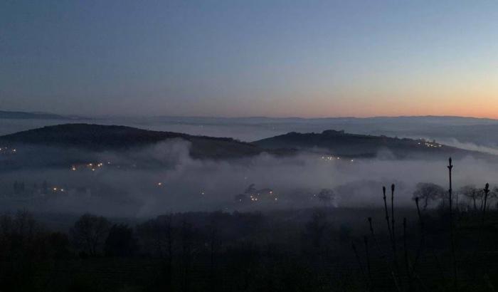 Fuochi nelle vigne toscane per limitare i danni del gelo