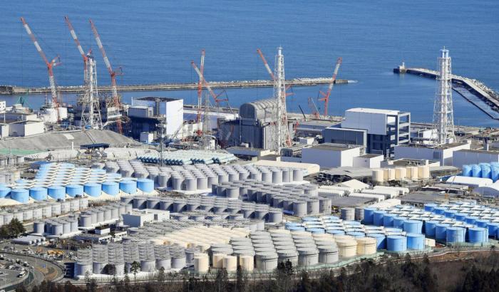 L'acqua radioattiva usata per raffreddare i reattori di Fukushima verrà riversata in mare