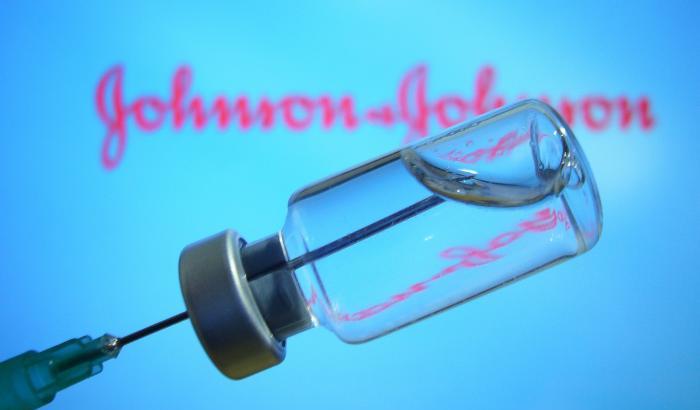 Indagine dell'Ema sul vaccino Johnson & Johnson dopo 4 casi di trombosi