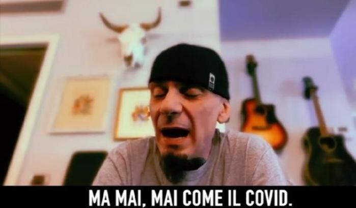 J-Ax: "Ho avuto il covid e la paura di lasciare orfano mio figlio. La campagna vaccinale? Un disastro catastrofico"