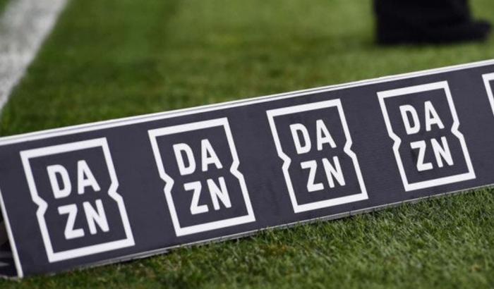 Dazn va in crash, le partite non si vedono: infuria la protesta