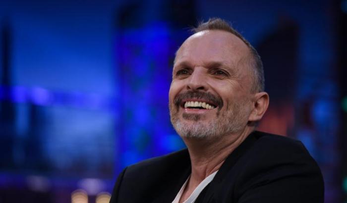 Miguel Bosé non si vergogna: "Sono negazionista Covid, a testa alta" e sulla droga dice...