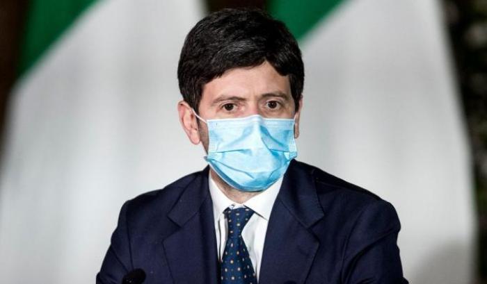 Speranza: "Quarantena obbligatoria di 5 giorni e tampone per chi proviene dalla Gran Bretagna"