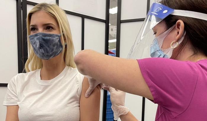 Ivanka Trump si vaccina