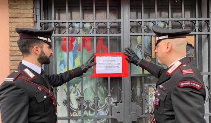 Carabinieri chiudono locali