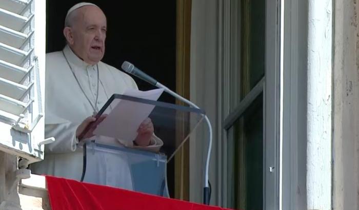 Il Papa tuona sulla strage di migranti: "Interroghiamoci, è il momento della vergogna"