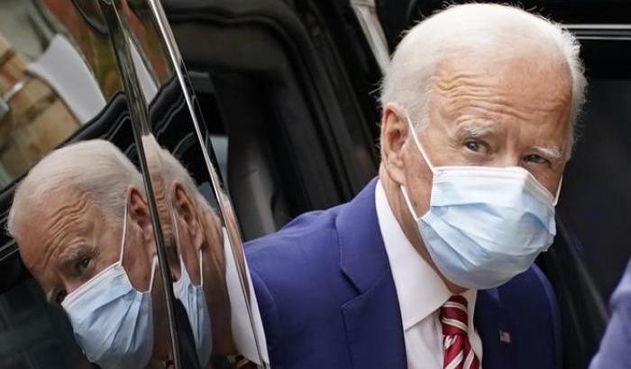 Biden "offre" birra gratis a chi si vaccina: obiettivo 70% di americani immuni entro il 4 luglio