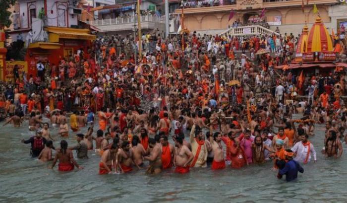 Il bagno rituale nel Gange