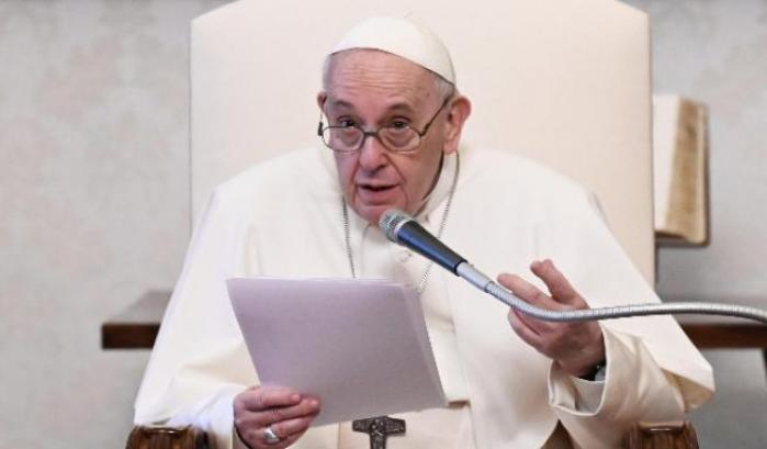 Il Papa: "I soldi delle armi siano usati per prevenire catastrofi come il Covid"