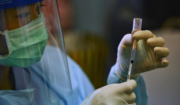 L'Oms critica il vaccino cinese Sinovac: "Mancano i dati sugli effetti avversi"