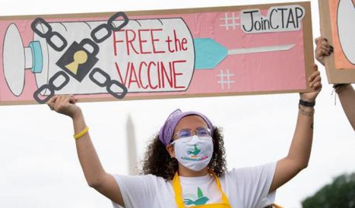 "Free the vaccine": slogan sull'equità di accesso ai vaccini