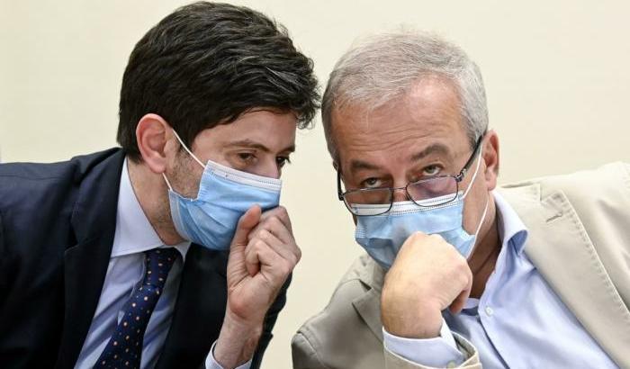 Speranza: "Da lunedì oltre 40 milioni di italiani saranno in zona bianca, ma serve prudenza"