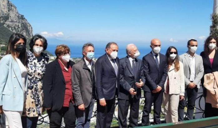 I sindaci di Capri e Anacapri:  "Immunizzare l'isola ci ha fatto tornare alla vita"