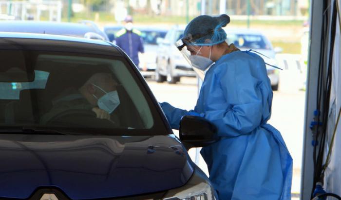 Dati in calo in Italia: l'Rt scende a 0,86, così come l'incidenza a 96 casi per 100mila abitanti