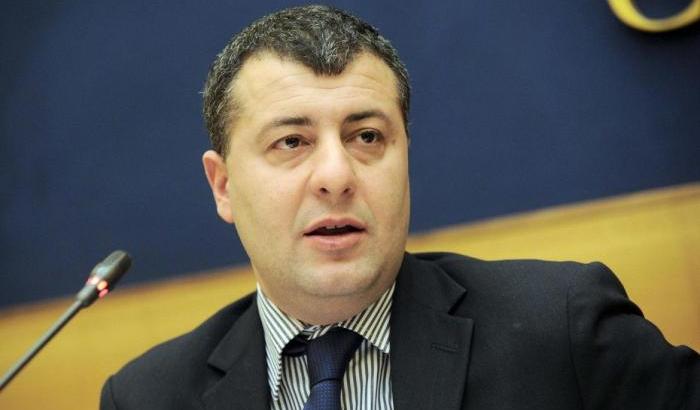 Arturo Scotto, Articolo Uno