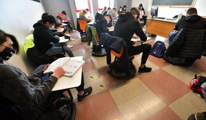 Scuola, banchi a rotelle inutili: "Non hanno inciso sulla didattica e sulla sicurezza"