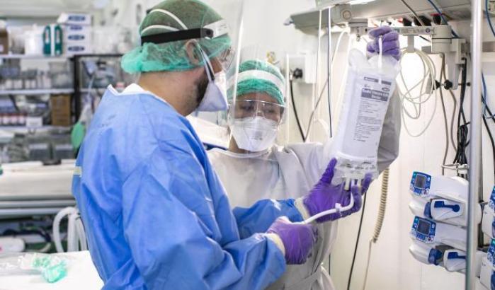 I vaccini funzionano: calano i ricoveri e sempre meno contagiati