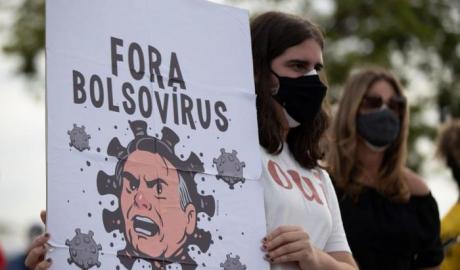 Bolsonaro il negazionista vuole sfidare la variante sudafricana: "Follia chiudere gli aeroporti"