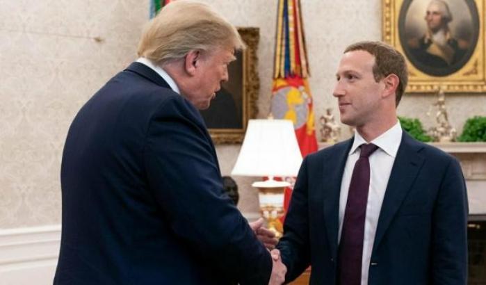 Trump sospeso fino al 2023 da Facebook replica con arroganza: "Un insulto a chi mi ha votato"