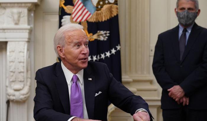 La Casa Bianca smentisce le fake news: "Non c’è alcuna circostanza in cui Biden licenzierà Fauci":