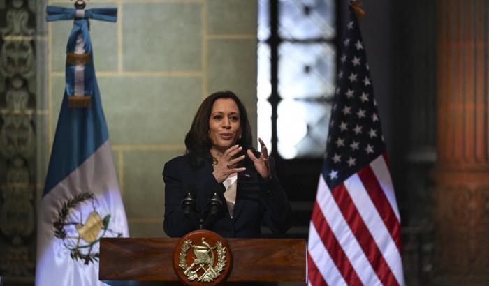 Niente giri di parole, la ricetta di Kamala Harris sull'immigrazione: "Non venite negli Usa"