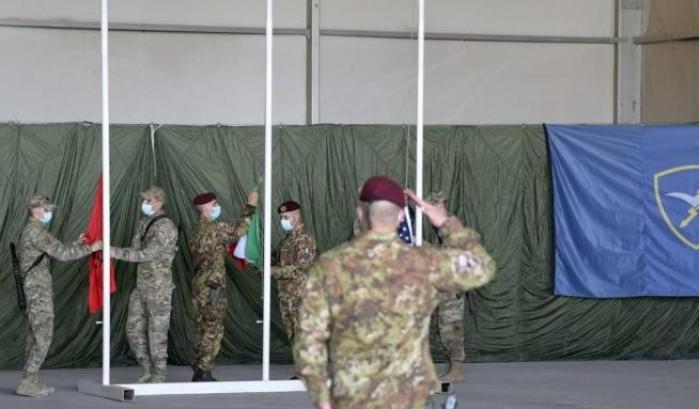 In Afghanistan l'Italia ammaina la bandiera. Con vent'anni di ritardo
