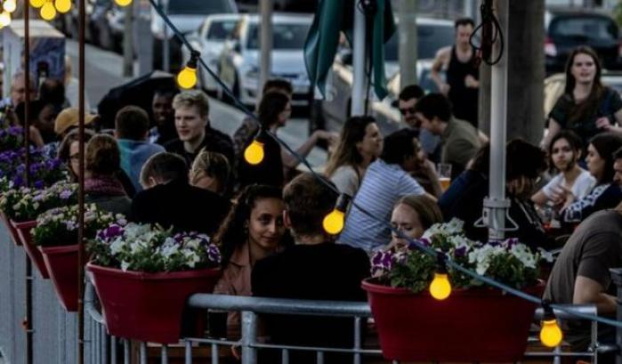Svolta in Germania: stop alle mascherine all'aperto