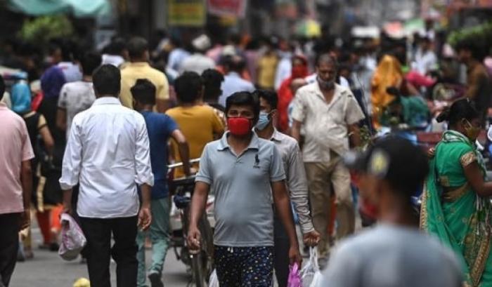 In India calano i contagi di Covid ma resta alto il numero dei morti