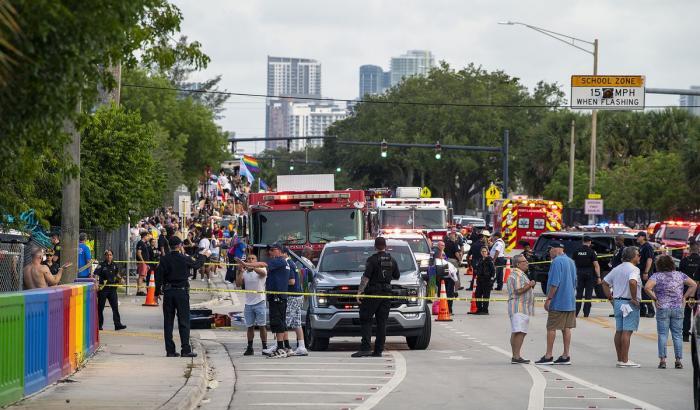 Un camion irrompe su una parata del Gay Pride vicino Miami: un morto e un ferito