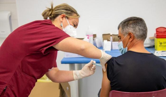 Prosegue a gonfie vele la campagna vaccinale: sono 45 milioni le dosi somministrate