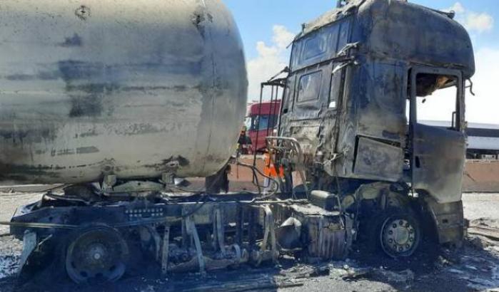 Autocisterna che trasportava Gpl, è andata a fuoco: due morti