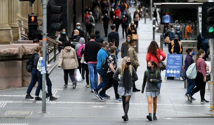 Pessima figura per il vice premier australiano senza mascherina a Sydney: multato