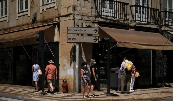 Cresce la variante Delta: il Portogallo ripristina il coprifuoco