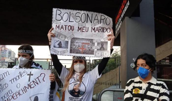 Il Brasile in piazza contro il 'genocidio' Covid e la corruzione di Bolsonaro