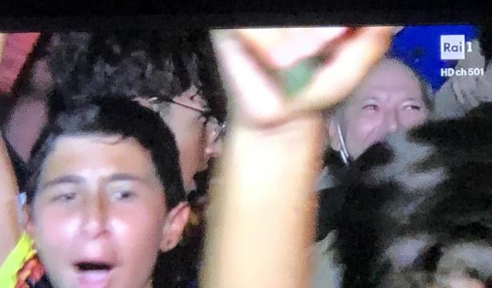 Saverio Montingelli sommerso dai tifosi