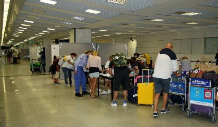 La Francia frena sui viaggi all'estero: "Evitate Spagna e Portogallo"