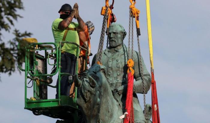 Rimossa la statua del generale confederato Lee