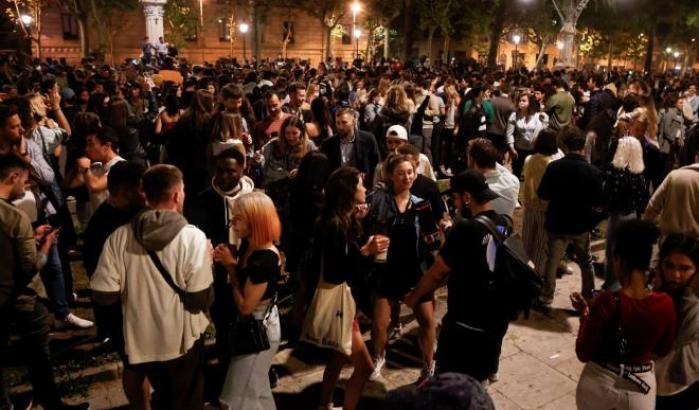 La variante delta impazza: Spagna e Olanda chiudono le discoteche