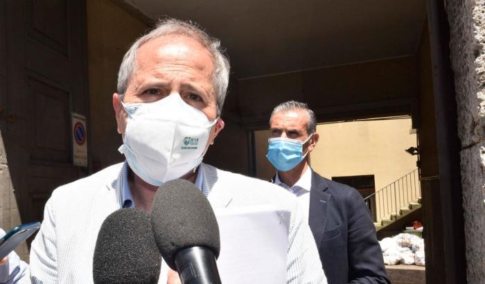 Crisanti lancia l'allarme: "Varianti all’infinito, se non verranno vaccinati anche i paesi poveri"