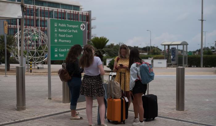 Le studentesse bloccate a Malta per il Covid: "Abbandonate in albergo"