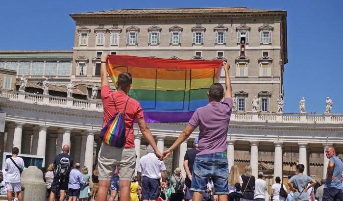 Il Vaticano condanna le 'cure' contro l'omosessualità