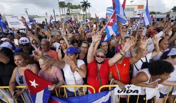 0005BD39-manifestanti-a-cuba Manifestanti a Cuba