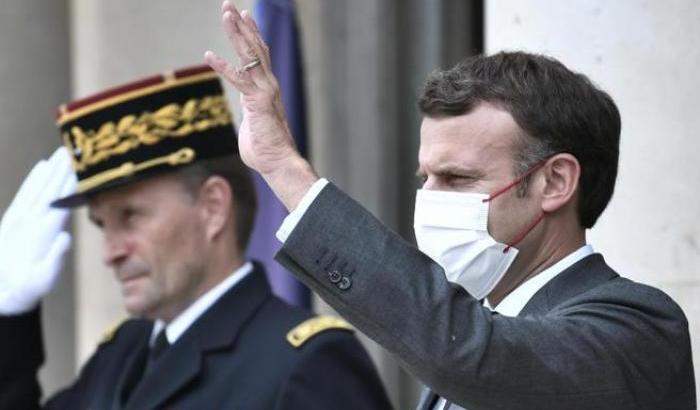 La linea dura della Francia: "Chiuderemo i locali che non chiederanno il green pass"