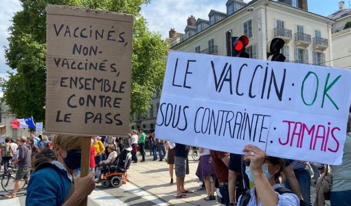 Le proteste contro l'obbligo vaccinale