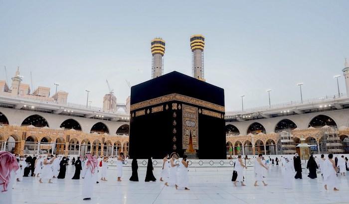 Per la prima volta le donne saudite senza uomini nel pellegrinaggio a La Mecca: ma la loro condizione...