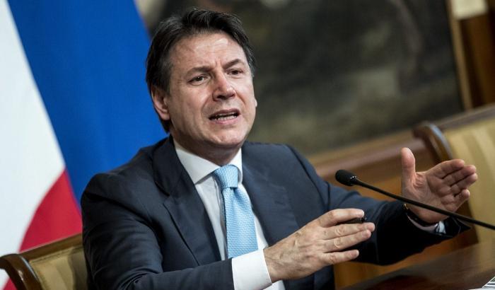 Conte rivela: "Io mi sono vaccinato e a breve farò il richiamo" (e i grillini no vax...)